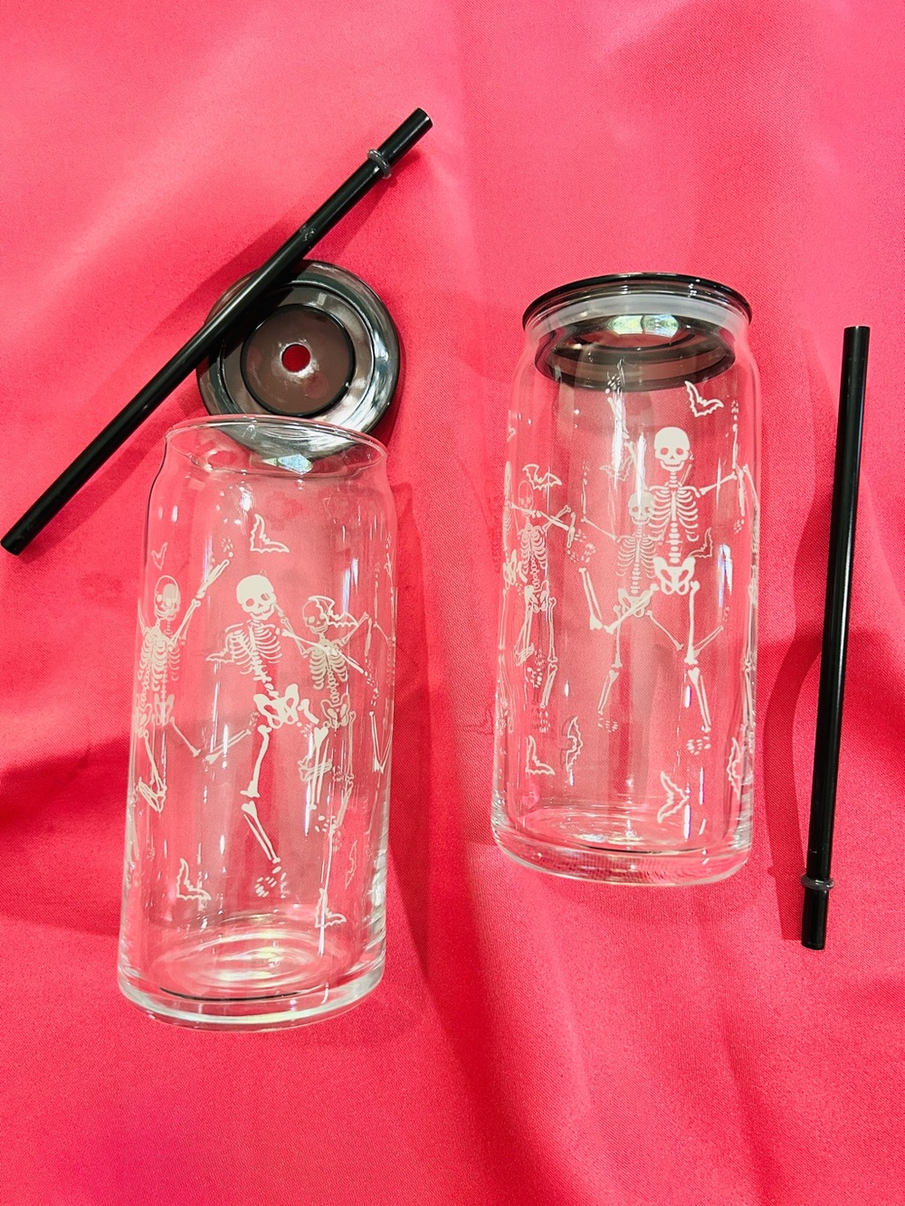 2 Piece Set Glass 20oz Can Sipper Halloween Dancing Skeletons Glass Tumblers NEW